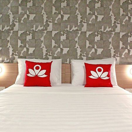 Zen Premium Sampoerna Strategic Square Hotel Jacarta Exterior foto