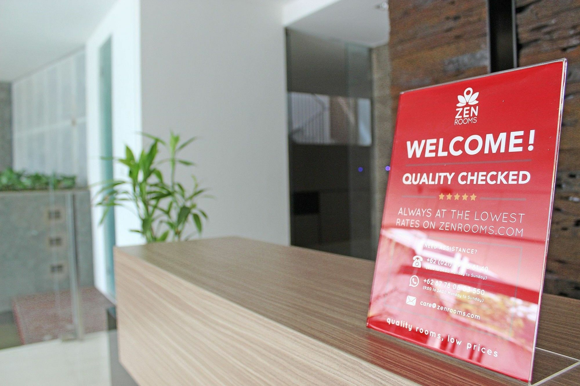 Zen Premium Sampoerna Strategic Square Hotel Jacarta Exterior foto