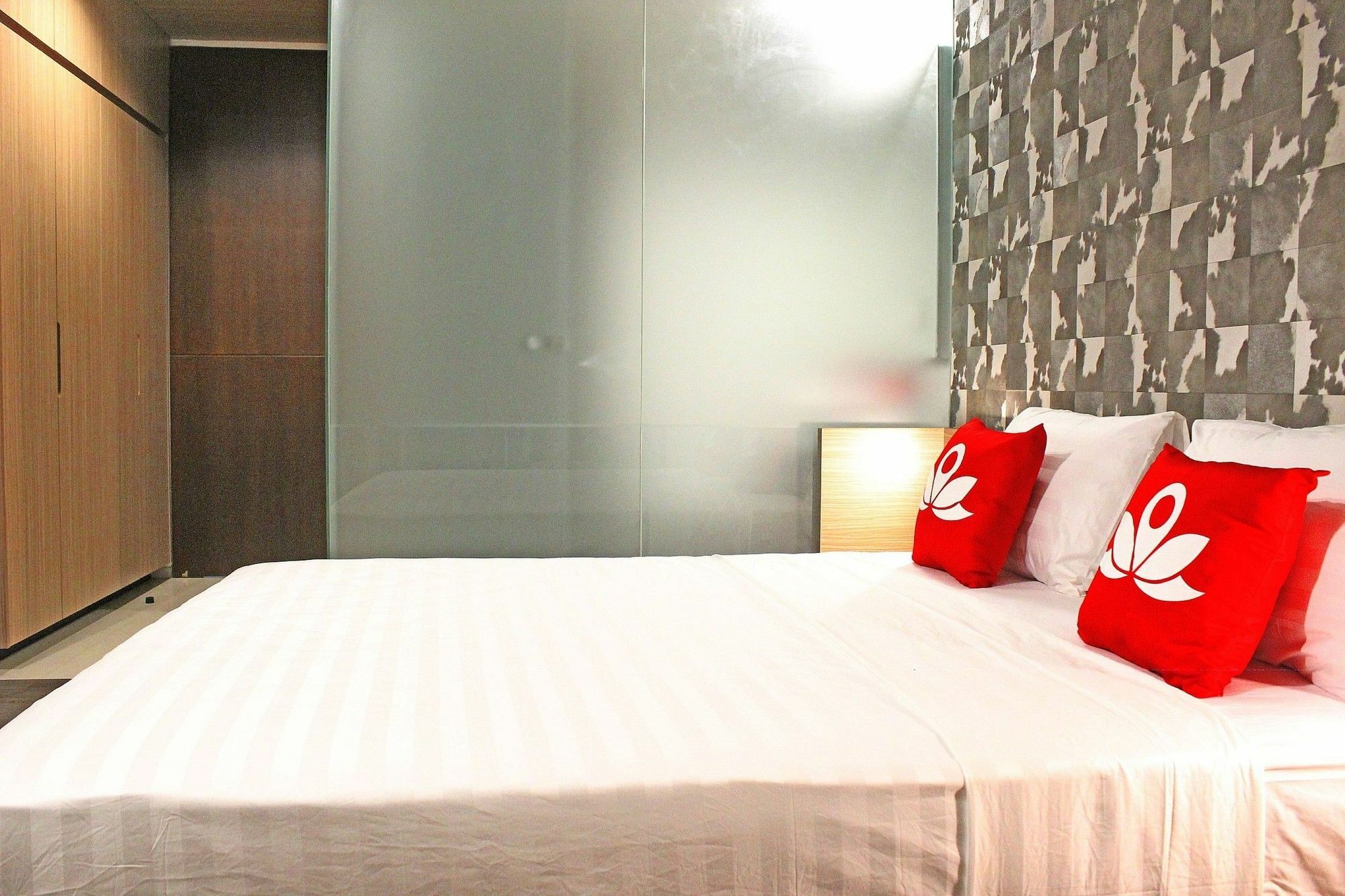 Zen Premium Sampoerna Strategic Square Hotel Jacarta Exterior foto