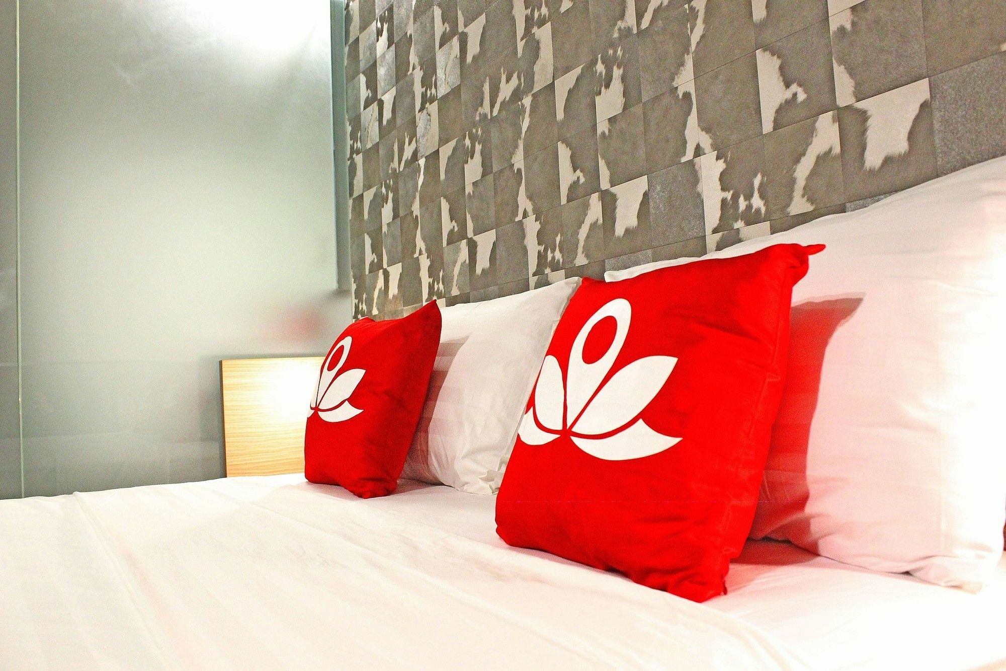 Zen Premium Sampoerna Strategic Square Hotel Jacarta Exterior foto