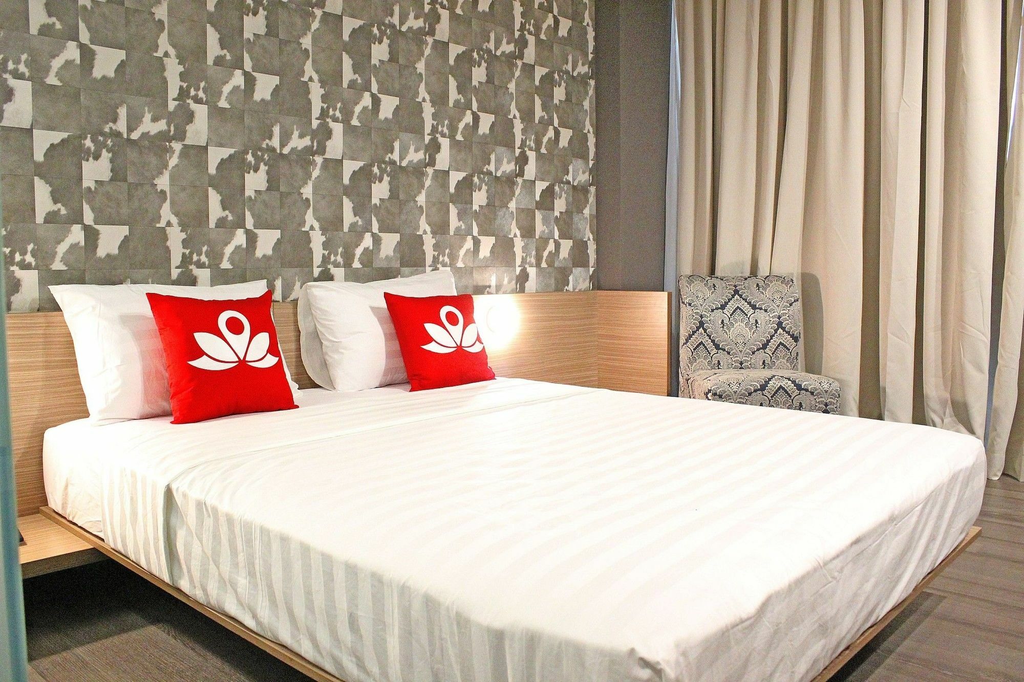Zen Premium Sampoerna Strategic Square Hotel Jacarta Exterior foto