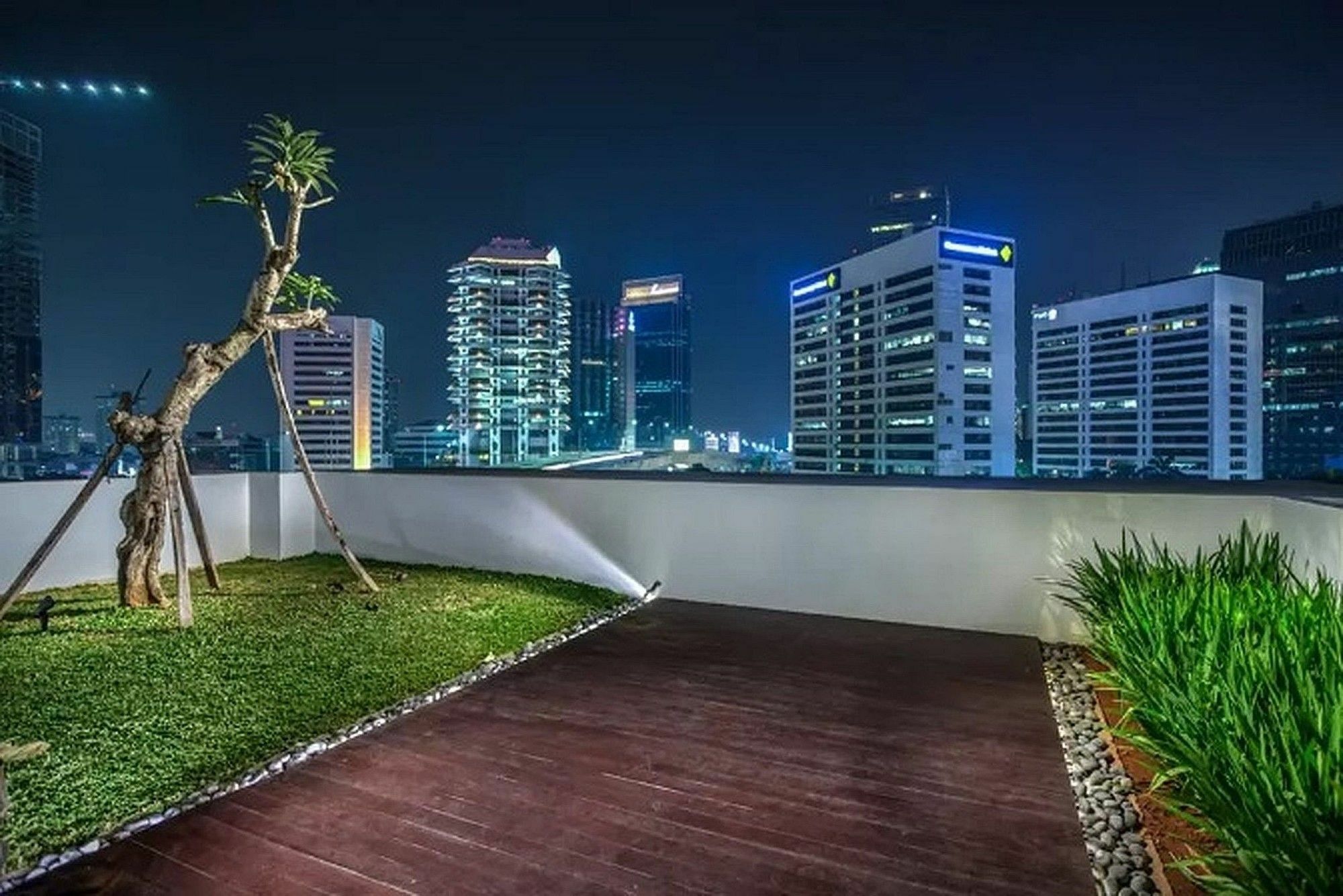 Zen Premium Sampoerna Strategic Square Hotel Jacarta Exterior foto